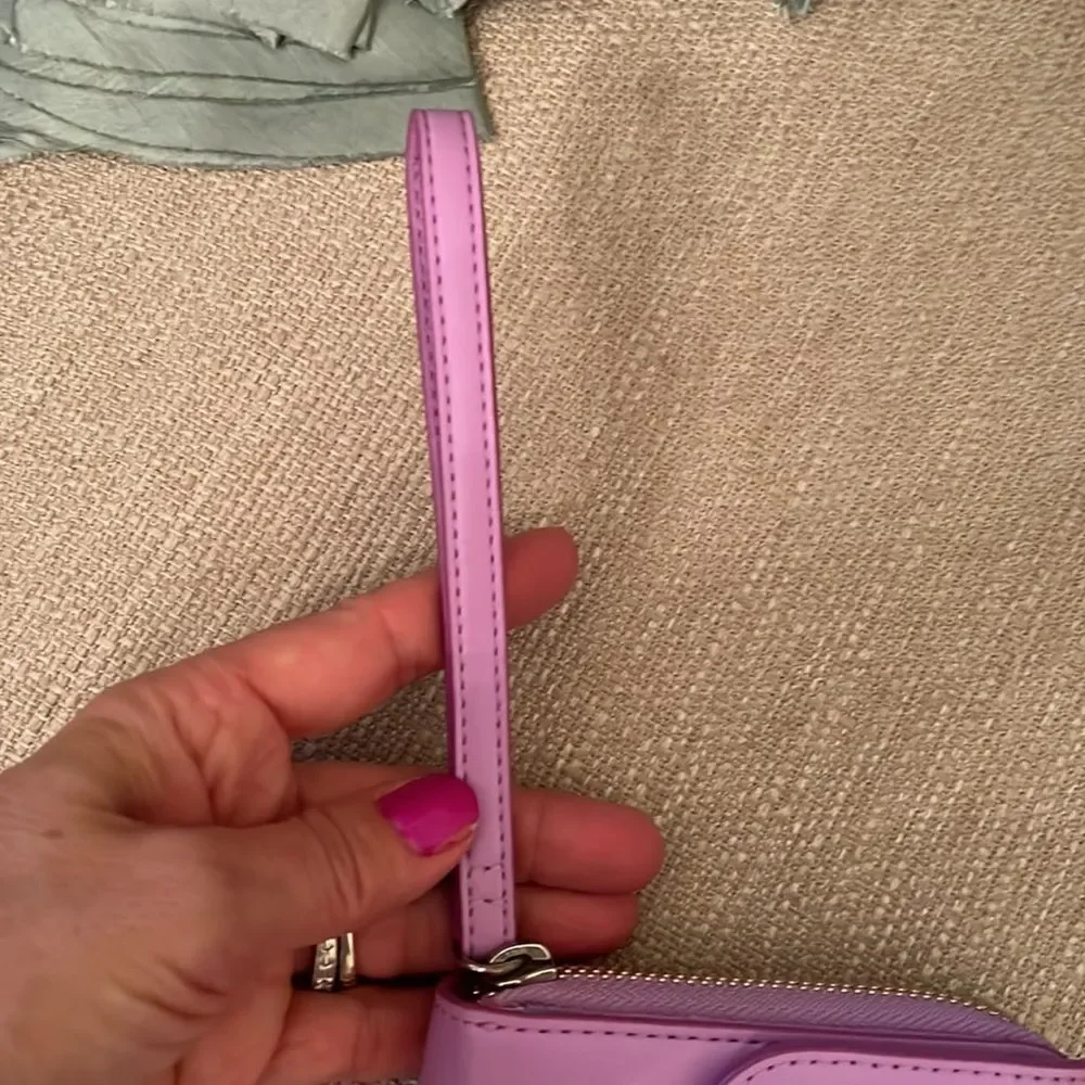 Vera Bradley EUC Lavendar Wristlet Wallet
